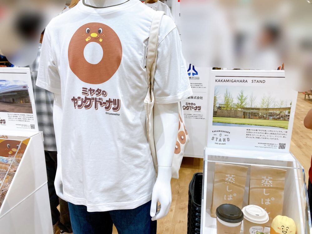 ユニクロ　宮田製菓　ヤングドーナツ　Ｔシャツ　イオンモール各務原店