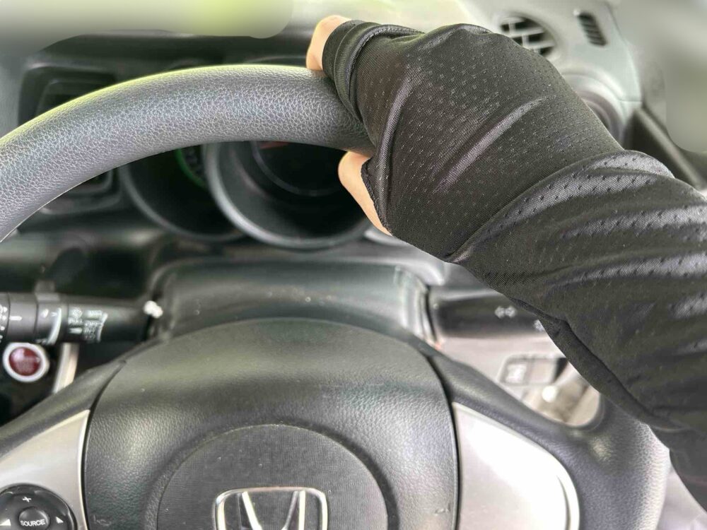 女性 ドライバー 運転 日焼け 対策