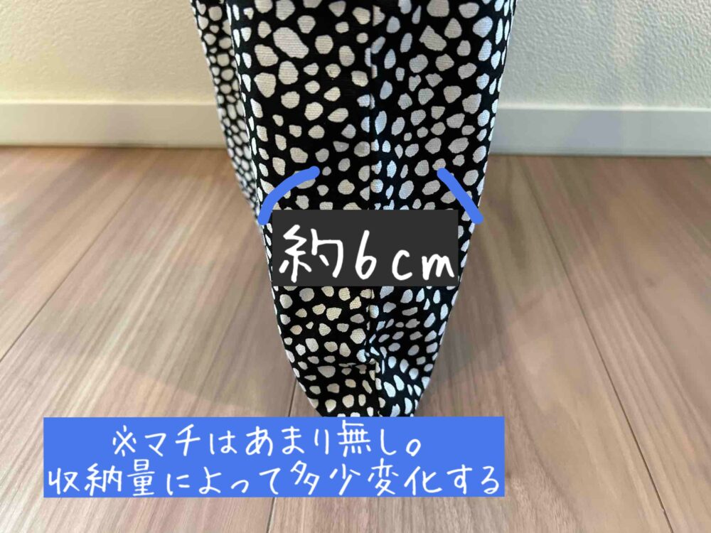 HAYのトートバッグ　マチ　収納量