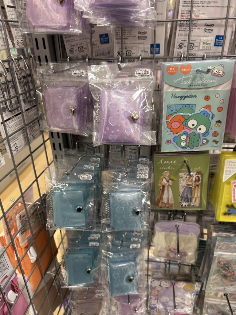 ミニアルバムキーホルダー ミニシール帳 売っている場所 お店 売ってない 100均 売り場