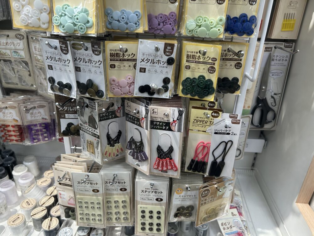 クロックスの留め具(リベット)は100均 セリア