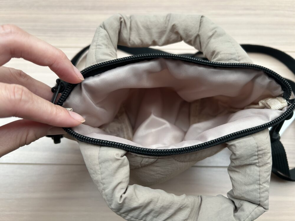 スタンダードプロダクツのpufferショルダーバッグ　収納力